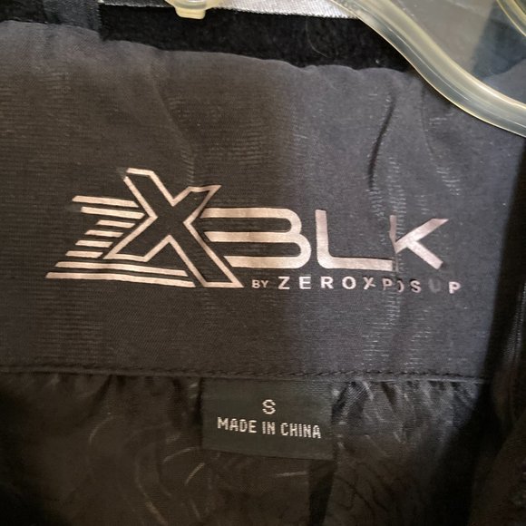 Black Women's Small Winter Puffer coat - Picture 2 of 5